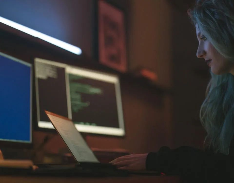 Free Side View of a Woman Using a Laptop Stock Photo